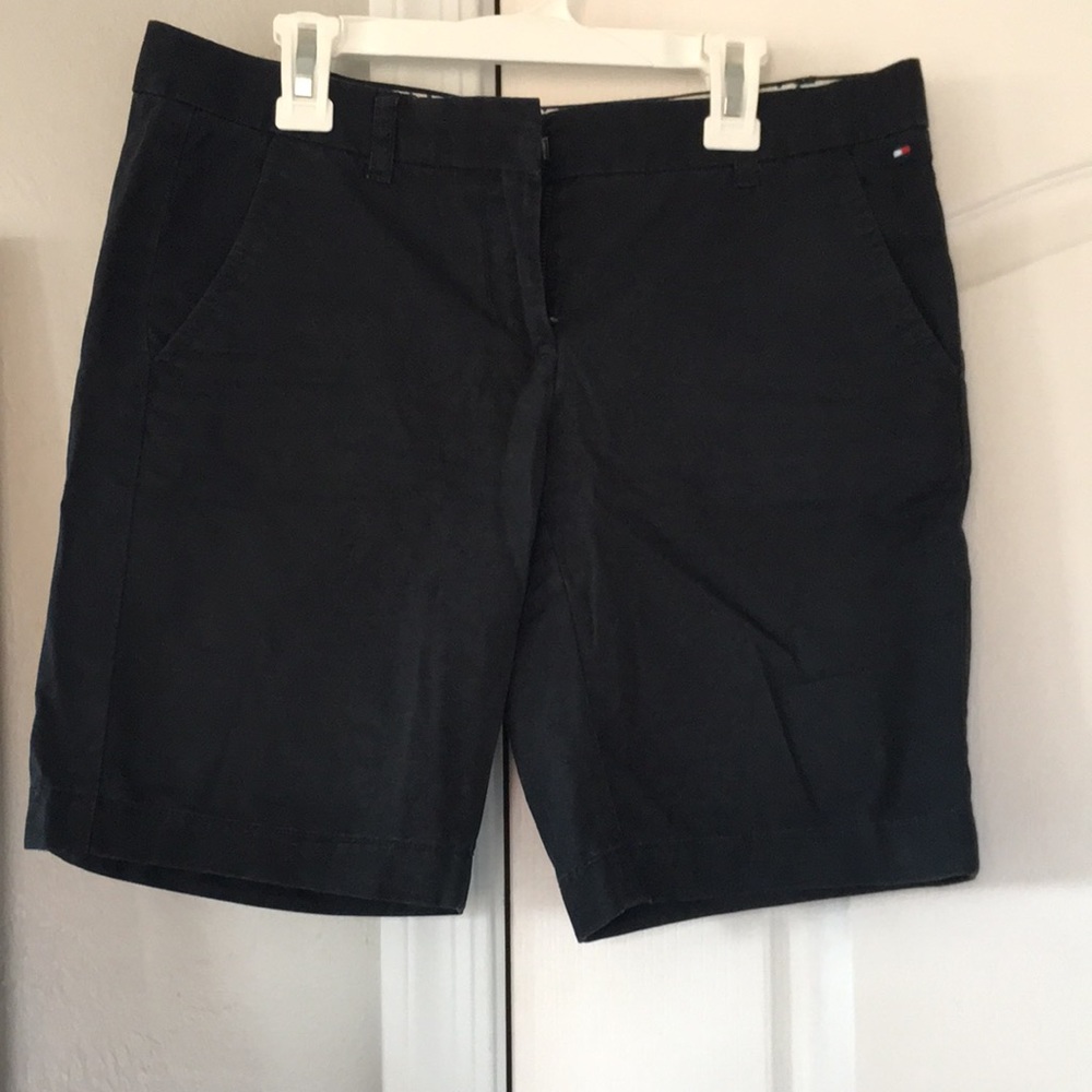 •Tommy Hilfiger Women’s Black Bermuda Shorts•